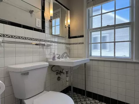 Bath - 1195 S Myrtle Ave, Kankakee, IL 60901 photo 3 of 4