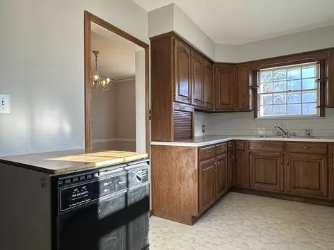 Kitchen - 1195 S Myrtle Ave, Kankakee, IL 60901 photo 4 of 4
