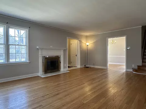 Living - 1195 S Myrtle Ave, Kankakee, IL 60901 photo 2 of 3