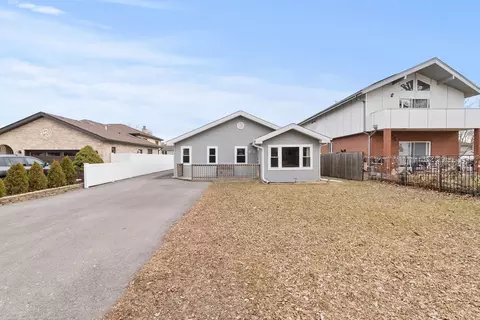 8555 S 79th Ave, Justice, IL 60458