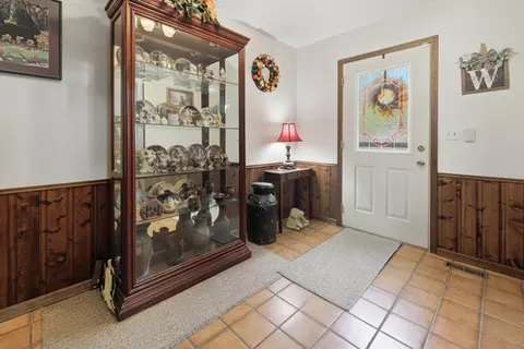 Entry Way - 550 Norman Dr, Cary, IL 60013 photo 2 of 2