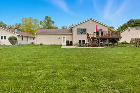 Exterior - 550 Norman Dr, Cary, IL 60013 photo 2 of 4