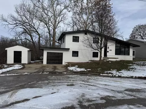 2452 W Florian Ct, Decatur, IL 62526