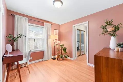 Bedroom - 1217 Sunset Rd, Wheaton, IL 60189 photo 3 of 4