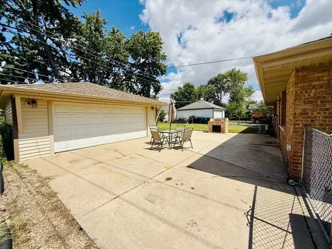 Exterior - 6906 W 91st St, Bridgeview, IL 60455 photo 7 of 11
