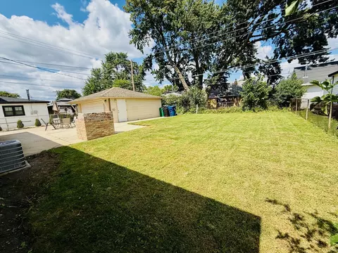 Exterior - 6906 W 91st St, Bridgeview, IL 60455 photo 4 of 11