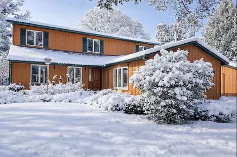 15758 County Line Rd, Capron, IL 61012