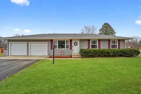 84 E Rickard Dr, Oswego, IL 60543