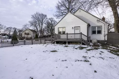 33715 N Lake Shore Dr, Grayslake, IL 60030
