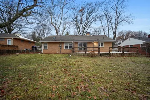 Exterior - 7 Walker Dr, Bloomington, IL 61701 photo 2 of 2