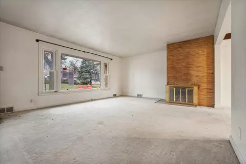Living - 7 Walker Dr, Bloomington, IL 61701 photo 1 of 1