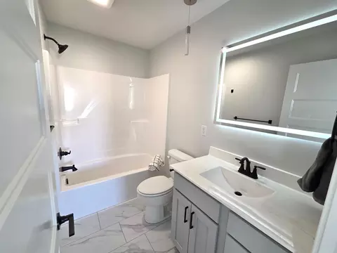 Bath - 2203 Corrigan Way, Normal, IL 61761 photo 6 of 8