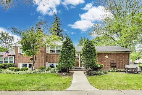 1241 Elliott St, Park Ridge, IL 60068