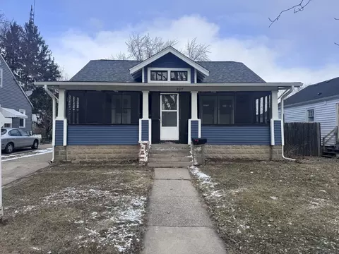 807 Spruce St, Aurora, IL 60506