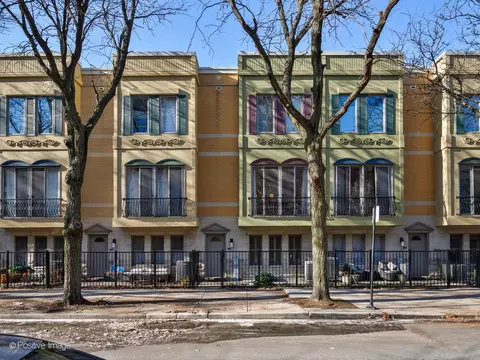 516 N Peoria St, Chicago, IL 60642