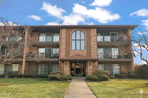 11103 Heritage Dr #1B, Palos Hills, IL 60465