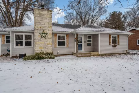 1013 E Main St, Rockton, IL 61072