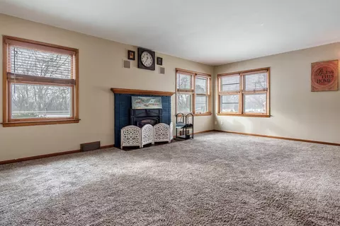 1013 E Main St, Rockton, IL 61072 photo 4