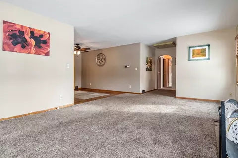 1013 E Main St, Rockton, IL 61072 photo 8