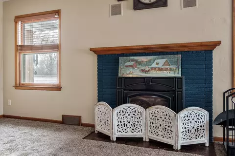 1013 E Main St, Rockton, IL 61072 photo 6