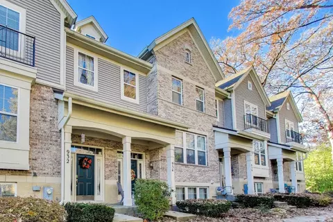 934 Tuscany Dr, Streamwood, IL 60107