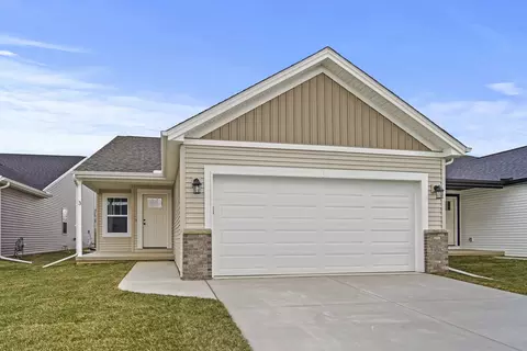 3 Eric Ct, Bloomington, IL 61705