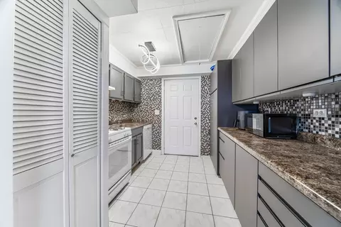 Kitchen - 16030 Saint Louis Ave, Markham, IL 60428 photo 3 of 4