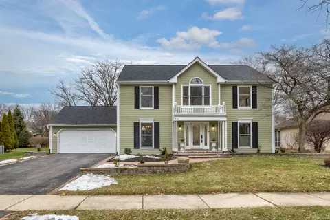 818 Fairwinds Ct, Naperville, IL 60563