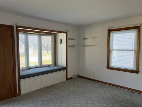 Living - 681 S Tanner Ave, Kankakee, IL 60901 photo 1 of 3