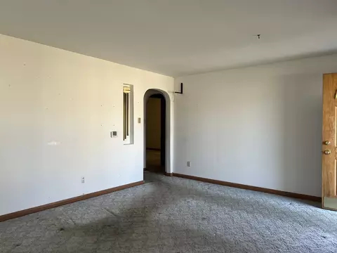 Living - 681 S Tanner Ave, Kankakee, IL 60901 photo 2 of 3