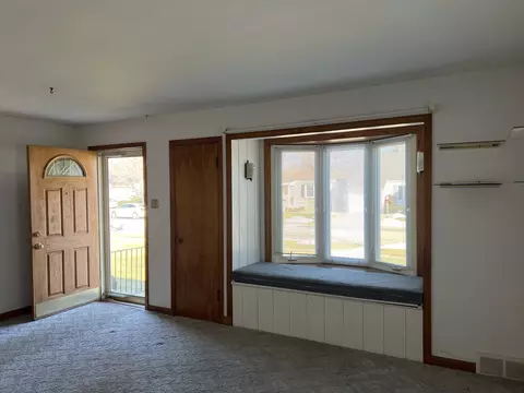 Living - 681 S Tanner Ave, Kankakee, IL 60901 photo 3 of 3