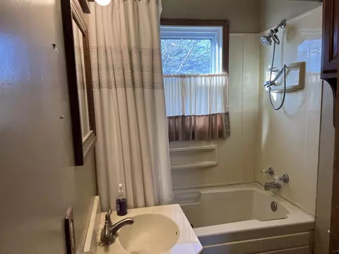 Bath - 681 S Tanner Ave, Kankakee, IL 60901 photo 1 of 3