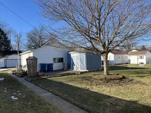Exterior - 681 S Tanner Ave, Kankakee, IL 60901 photo 2 of 5