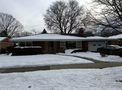 3 W Berkshire Ln, Mount Prospect, IL 60056
