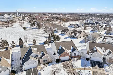 3251 Sheridan Ln, Mundelein, IL 60060