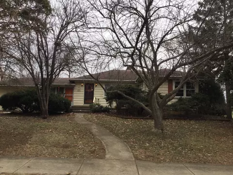 251 E Le Moyne Ave, Lombard, IL 60148