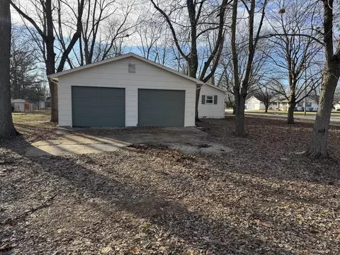 Exterior - 281 E Sprague St, Bement, IL 61813 photo 5 of 5