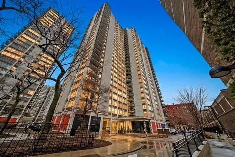 1460 N Sandburg Ter #705, Chicago, IL 60610