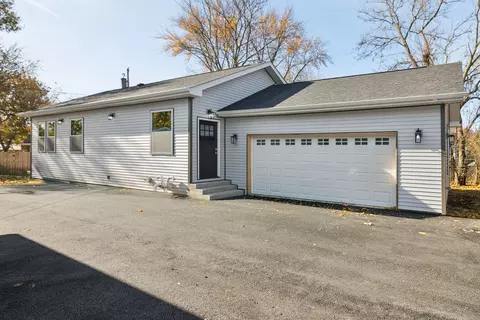 302 Hughes Ave, Lockport, IL 60441