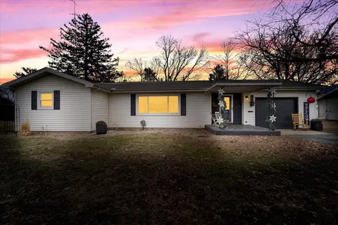 517 Sunrise Dr, Chenoa, IL 61726