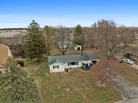 517 Sunrise Dr, Chenoa, IL 61726 photo 3