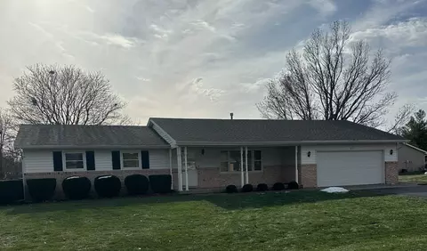 803 E Washington St, Le Roy, IL 61752