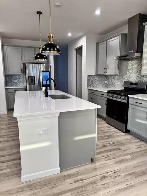 Kitchen - 900 Treeline Dr, Algonquin, IL 60102 photo 4 of 6