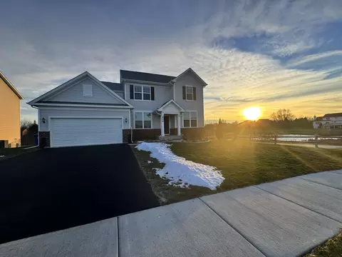 Exterior - 900 Treeline Dr, Algonquin, IL 60102 photo 2 of 5