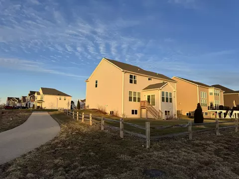 Exterior - 900 Treeline Dr, Algonquin, IL 60102 photo 4 of 5