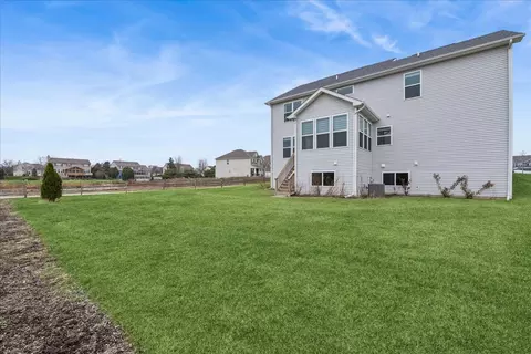Exterior - 900 Treeline Dr, Algonquin, IL 60102 photo 3 of 5