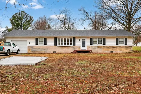 1531 Charleston Rd, Salem, IL 62881