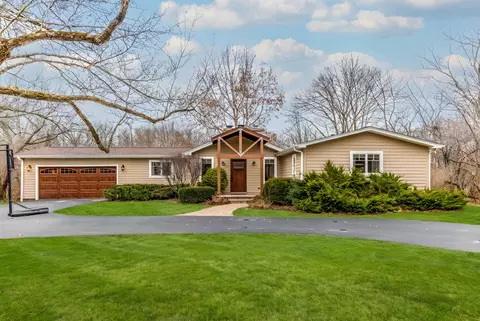 29860 N River Dr, Libertyville, IL 60048