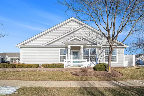 14020 Moraine Hills Dr, Huntley, IL 60142