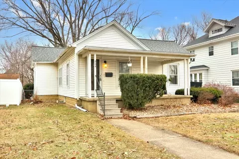 904 E Locust St, Bloomington, IL 61701
